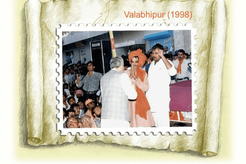 પાયાના પત્થર કે સત્તાની સીડી